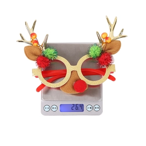 Detailed weight measurement showing 26.4g for Christmas reindeer antler party glasses