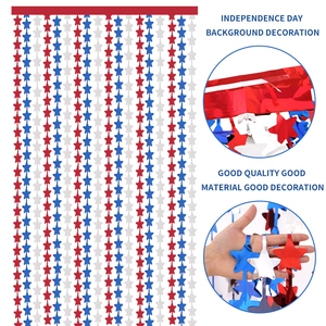 Dettaglio della tenda a frange con stelle rosso bianco e blu per festa indipendenza