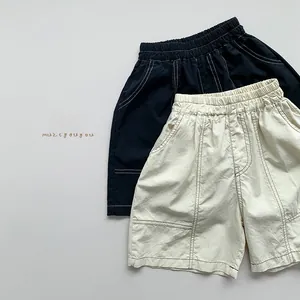 Detailansicht der Kinder-Baumwollshorts mit elastischem Bund und Kontrastnähten Design