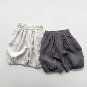 Détails du short en coton et lin pour enfants avec taille élastique en beige et gris