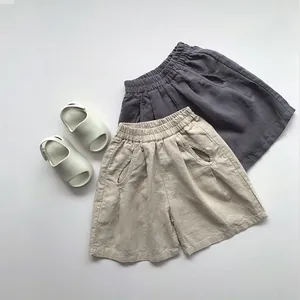 Details von Kinder-Leinen-Shorts in Dunkelgrau und Beige mit elastischem Bund und Taschen