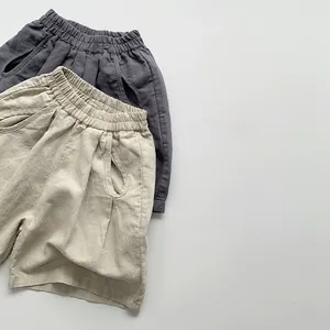 Detailansicht des elastischen Bunds und der Seitentaschen bei Kinder-Leinen-Shorts