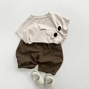 Ensemble d'été enfant avec T-shirt Hope beige et short large marron style coréen