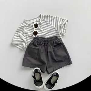 Ensemble d'été pour enfants avec t-shirt rayé et short en coton et lin décontracté