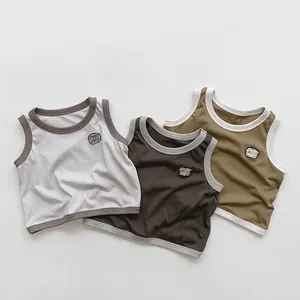 Lot de trois débardeurs rétro en coton pour enfants gris, marrons et verts brodés Just Now