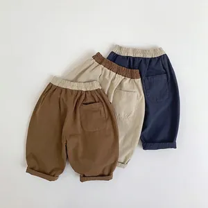 Lot de trois pantalons décontractés pour enfants en coton marron, beige et bleu marine