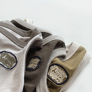 Gilets d'été rétro pour enfants en coton beige, marron et vert avec écussons JUST NOW