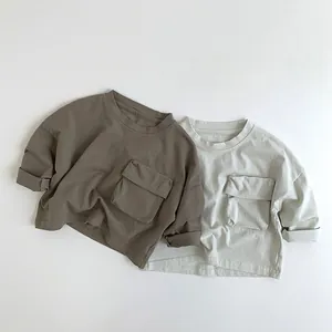Détails de t-shirts enfants à manches longues en coton avec poche poitrine cargo