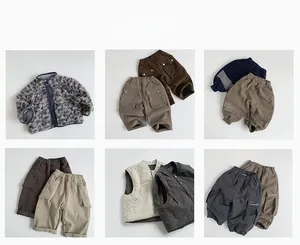 Collection hiver enfant avec vestes en polaire fleurie et pantalons en velours
