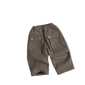 Kids warm cargo pants in dark brown with fleece lining and large functional pockets