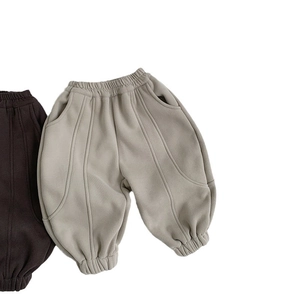 Pantalon de jogging enfant doublé polaire en kaki et marron avec taille élastique