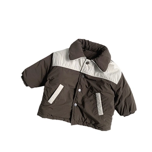 Veste matelassée d'hiver pour enfants avec design patchwork marron et beige contrasté