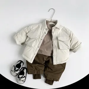 Giacca a camicia in piumino d'anatra 50% per bambini e completo beige stile workwear