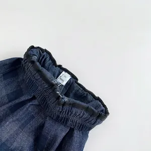 Pantalon en jean à carreaux pour enfants avec taille élastique et bordure ondulée noire