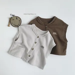 Détails de gilet pour enfant en coton avec boutons et finition col à bord franc