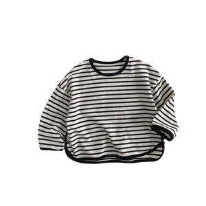 T-shirt manches longues à rayures pour enfants avec col rond et ourlet arrondi