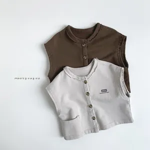 Détails du gilet en tricot avec bords francs et écusson brodé Unite pour enfant