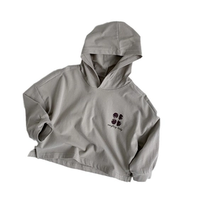 Kids grey hooded sweatshirt in soft cotton with everything lucky print and side slits