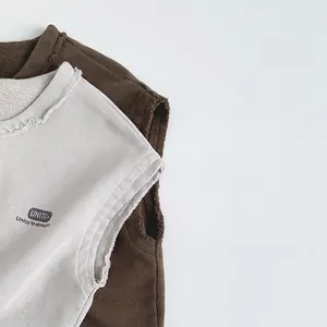 Gilet en maille sans manches pour tout-petits avec ourlet brut et slogan, gris et marron