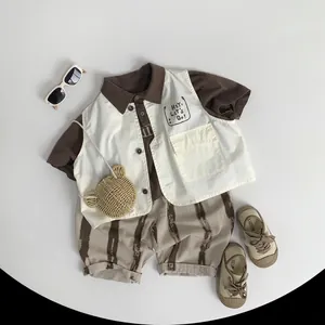 Tenue d'été pour enfants avec polo, gilet utilitaire et short à rayures chic
