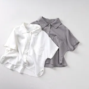 Chemises à manches courtes pour enfants en lin et coton en blanc et gris