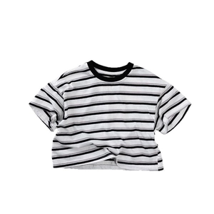 Gestreiftes Kurzarm-T-Shirt für Kinder mit schwarz-weißem horizontalem Muster
