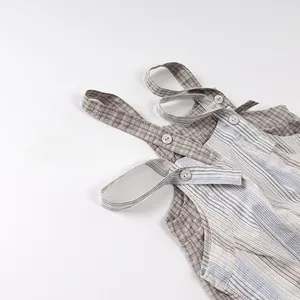 Détails de salopette pour enfants en coton et lin avec carreaux marron et rayures bleues