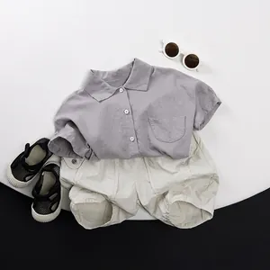 Chemise enfant manches courtes en coton lin avec short et lunettes de soleil à plat