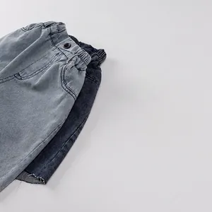 Lot de shorts en jean pour enfants avec taille élastique et ourlet brut en bleu et gris