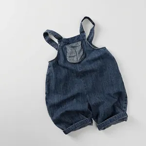 Salopette en jean bleu foncé pour enfants avec poche avant et ourlets retroussés