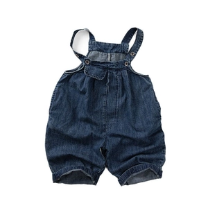 Salopette en jean bleu foncé pour bébés avec bretelles réglables et détails plissés