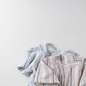 Chemises rayées en coton à manches courtes pour enfants en bleu et marron pour l'été