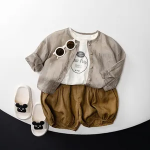 Ensemble enfant en lin avec t-shirt blanc imprimé et short citrouille jaune gingembre