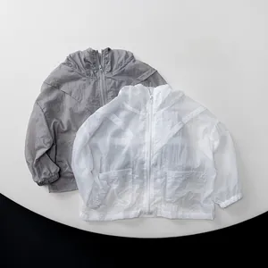 Vestes de protection solaire à capuche légères en gris et blanc pour enfants