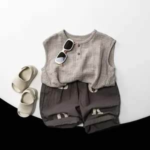 Mise à plat de haut sans manches en coton et short imprimé pour enfants avec accessoires
