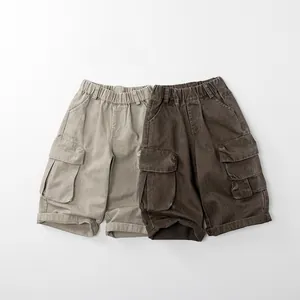 Détails du short cargo en coton ample avec taille élastique et grandes poches latérales