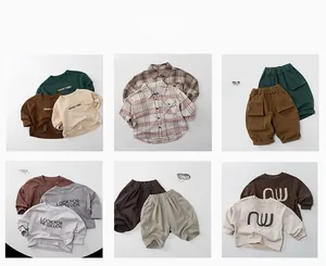 Tenues d'automne pour enfants aux tons terre avec gilets, chemises et pantalons