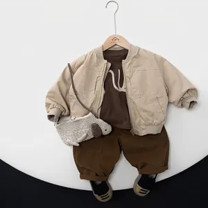 Ensemble veste et pantalon en coton pour enfant aux tons terreux minimalistes