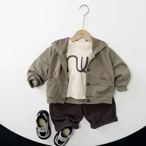 Ensemble tenue automne enfant style coréen avec sweat à capuche beige et pantalon marron