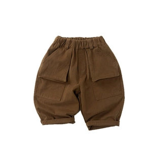 Pantalon cargo enfant en coton marron avec taille élastique et grandes poches latérales