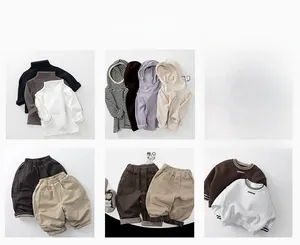 Collage aus Winter-Kinderkleidung mit gerippten Hoodies und Jogginghosen in neutralen Tönen