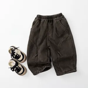 Vue détaillée du pantalon en jean doublé polaire pour enfant avec taille élastique