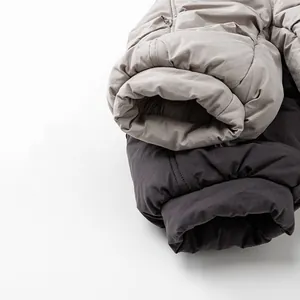 Détail du pantalon d'hiver matelassé coupe-vent avec rembourrage doux et couture fine