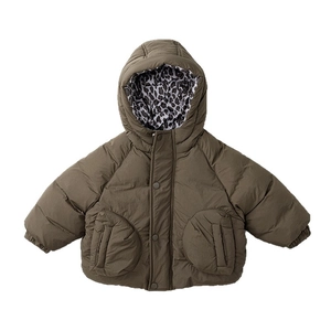 Manteau d'hiver à capuche vert olive pour enfants avec doublure léopard élégante