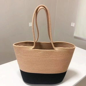 Sac cabas en corde de coton tissé à la main beige et noir pour la plage en été