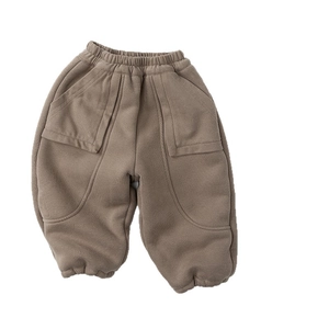 Warme Kinder Jogginghose in Braun mit Fleecefutter, Gummizug und großen Seitentaschen