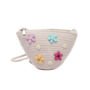 Sac bandoulière enfant en paille tressée blanc cassé avec fleurs colorées en résine