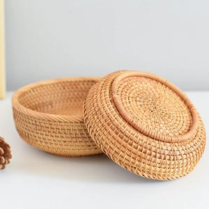 Handwoven rattan storage basket with lid for fruit and bread in a natural finish