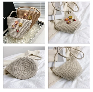 Détail du mini sac seau tissé main avec tournesol 3D et décoration coccinelle