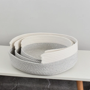 Ensemble de trois paniers gigognes en corde de coton tressé de style bicolore moderne